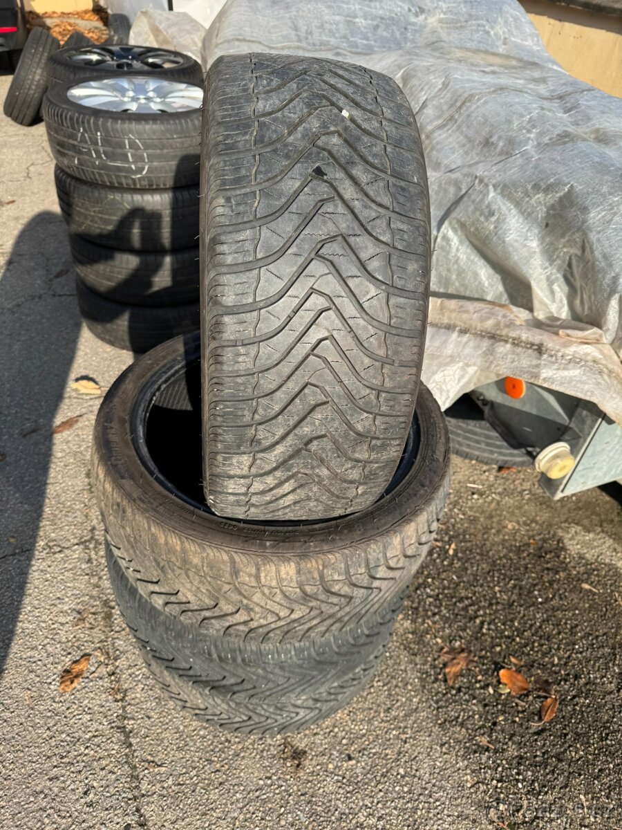 4ks 235/40/18 Celoroční 80% sada jen 2000,-