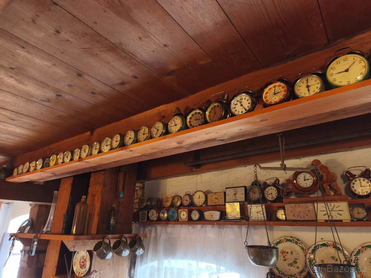 Sbírka starých budíků 120