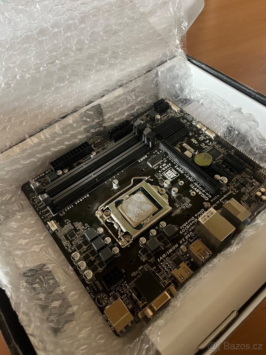 Základní deska s procesorem