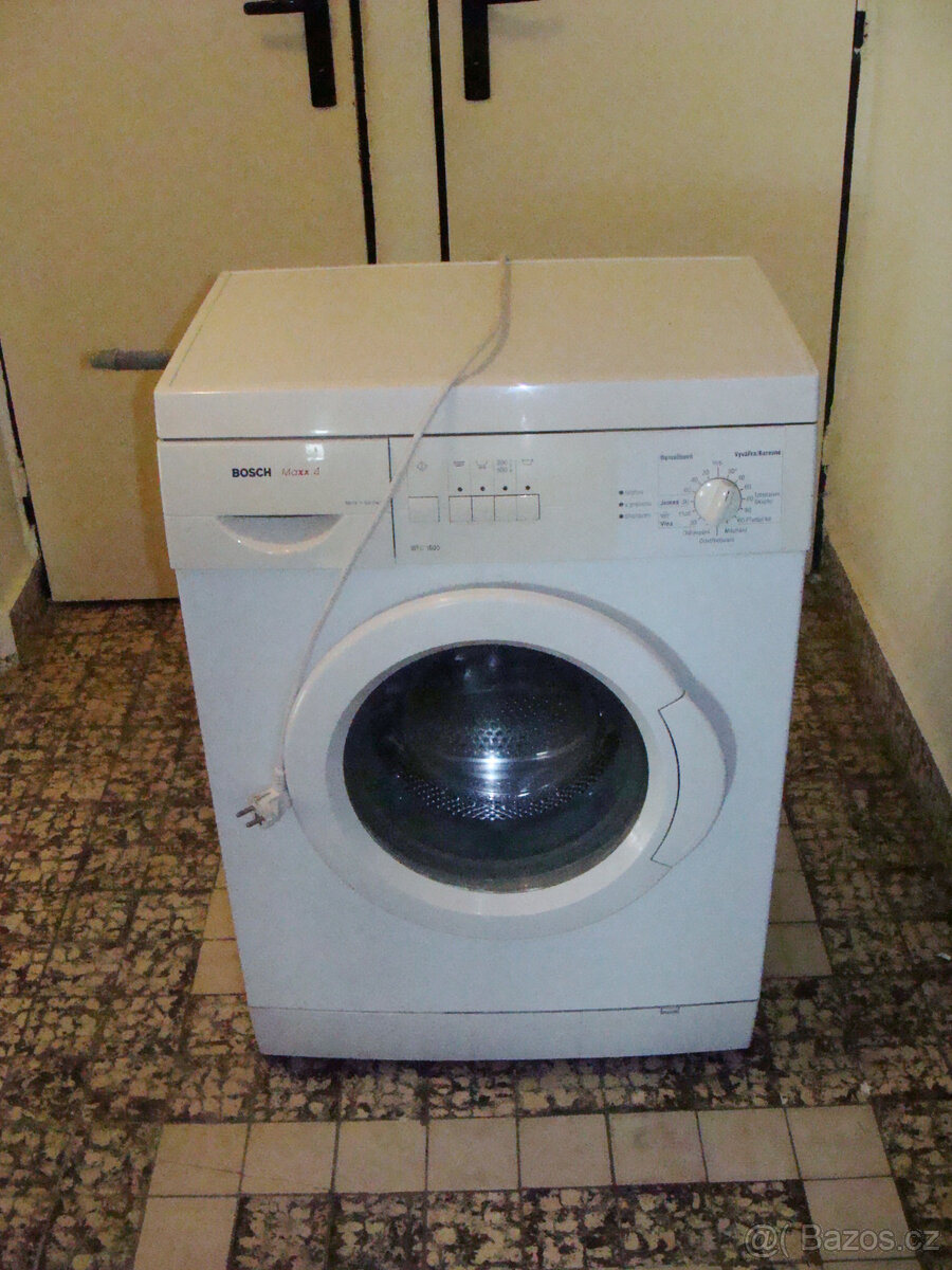 Pračka BOSCH Maxx 4 - úzká. Starší, ale pere bez problému