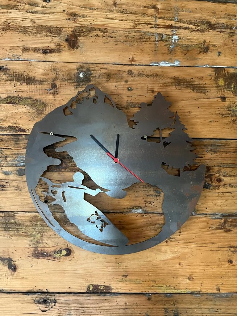 Nástěnné hodiny, vypalek, krajina kajak.