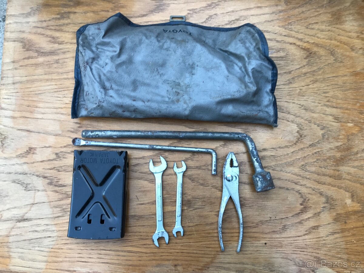 Toyota nářadí do auta