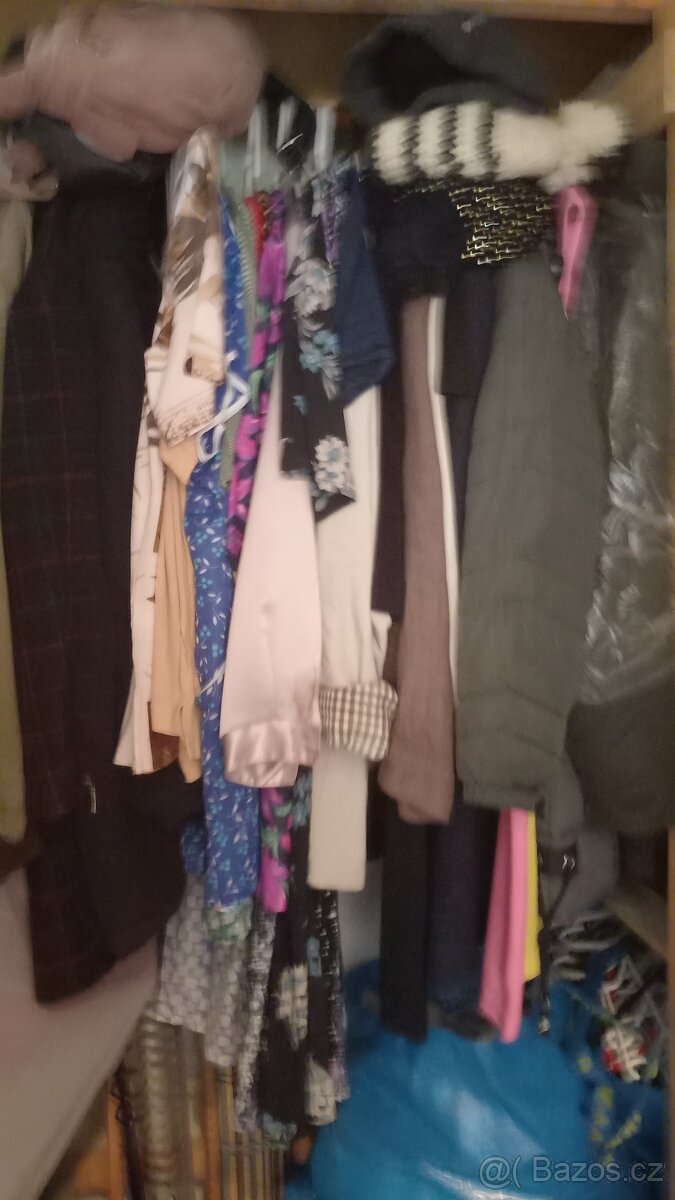 Oblečení, obuv, kabelky, brýle,zástěry atd