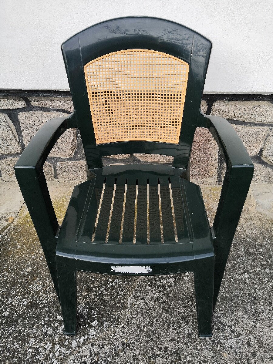 Zahradní plastové židle s polstrem