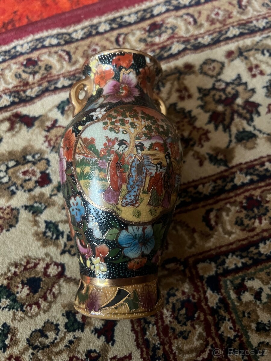 Porcelánová váza malovaná