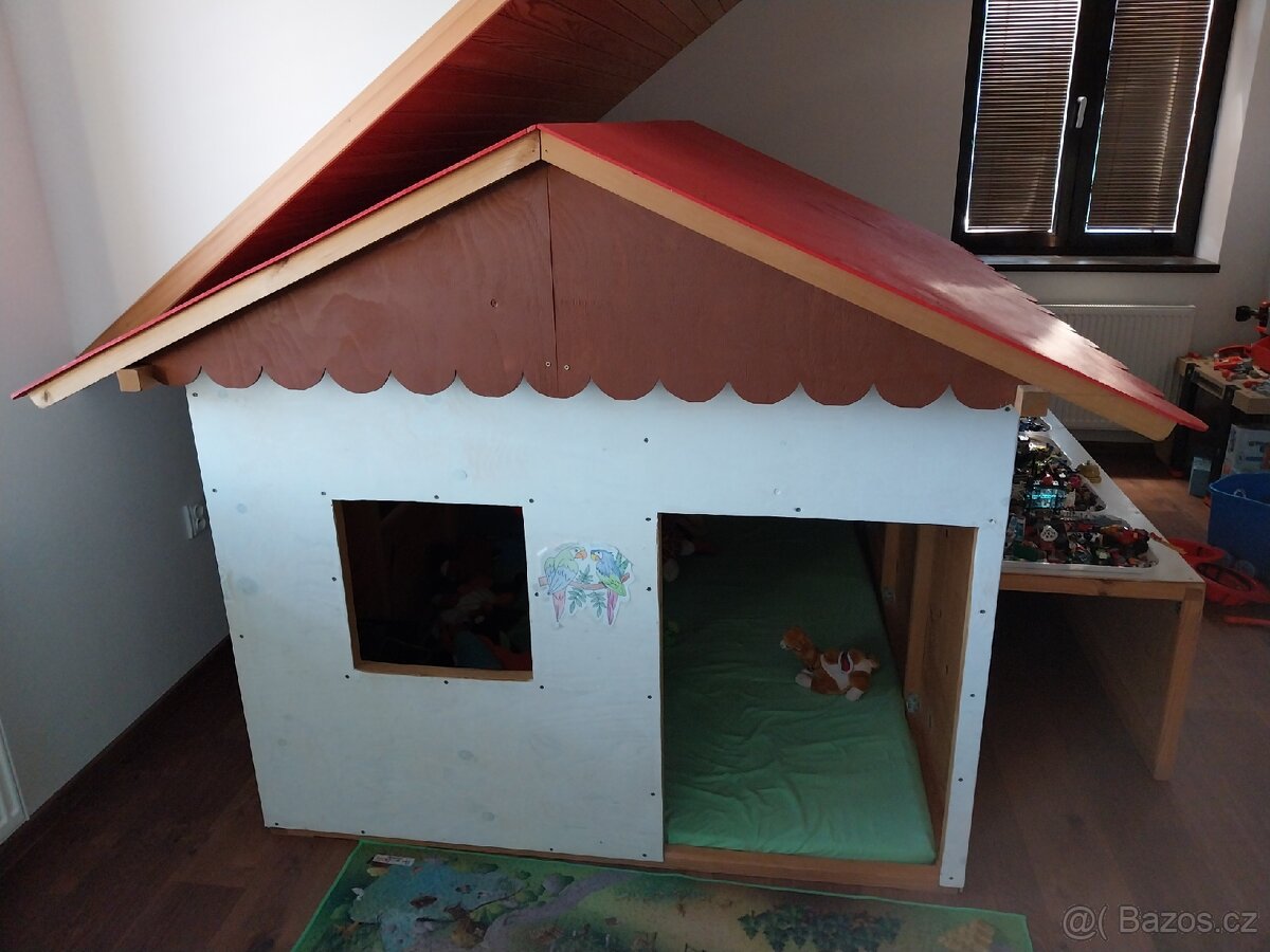 Dětský domeček s tunelem