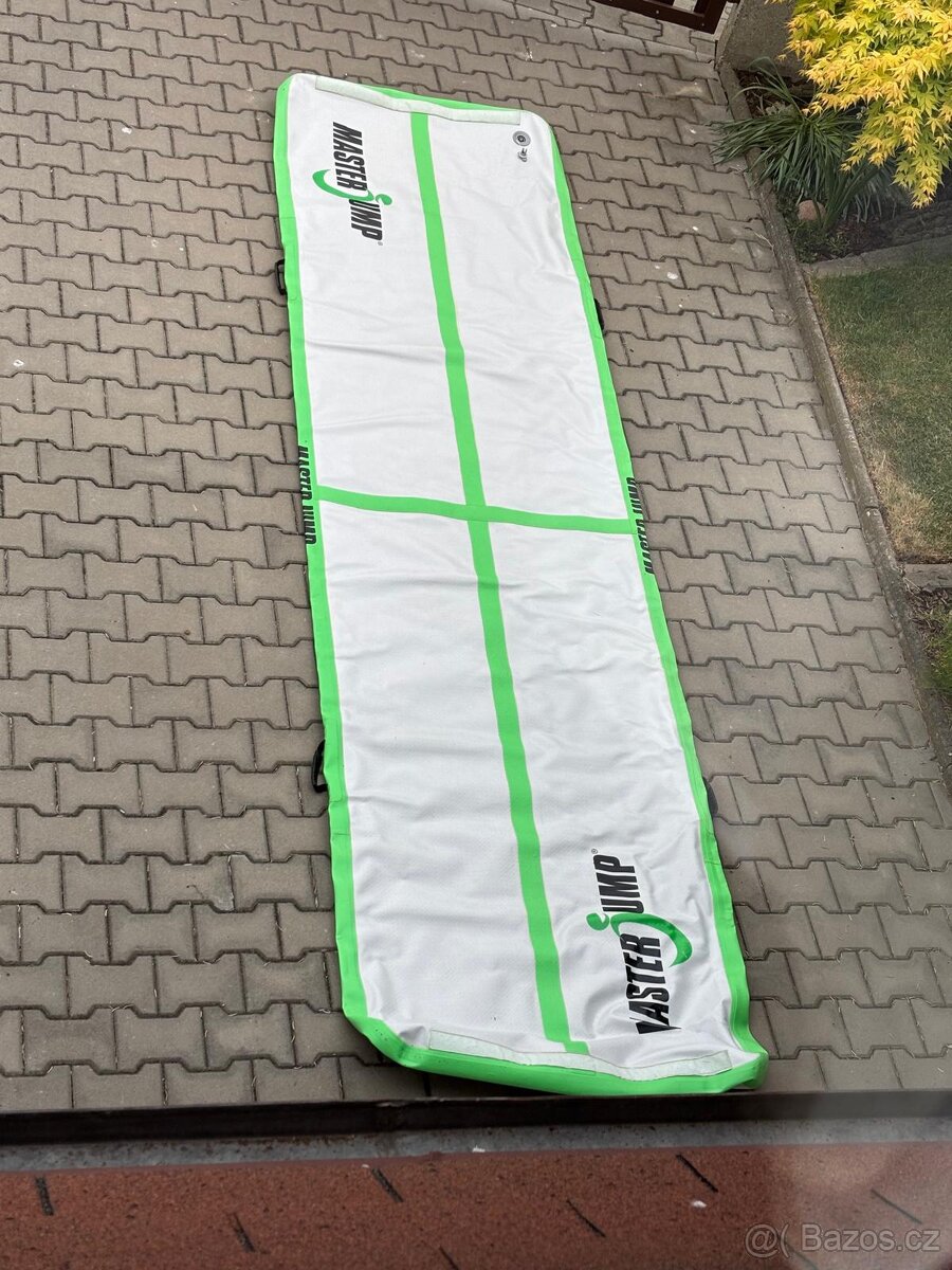 Nafukovací žíněnka AirTrack Master