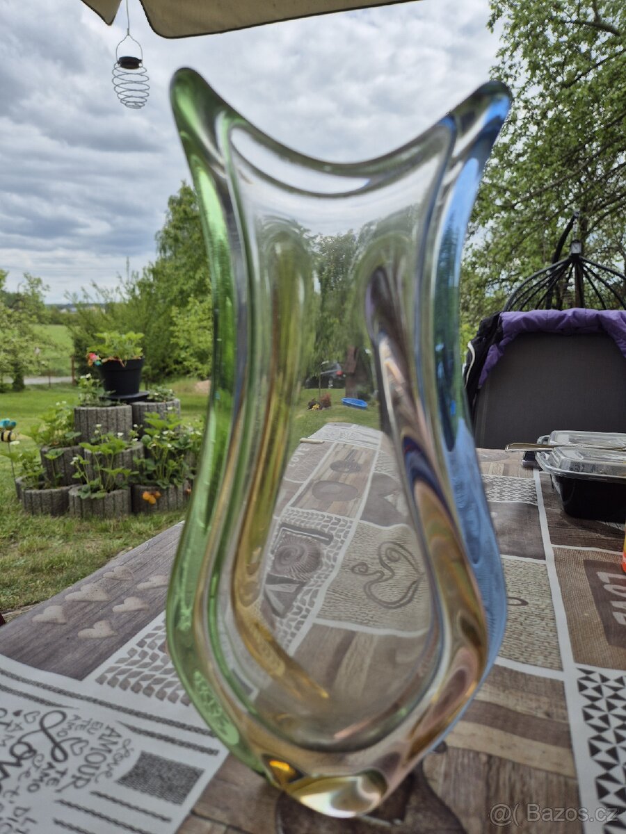 REZRO VÁZA Z HUTNÍHO SKLA,FRANTIŠEK ZEMEK 27cm..