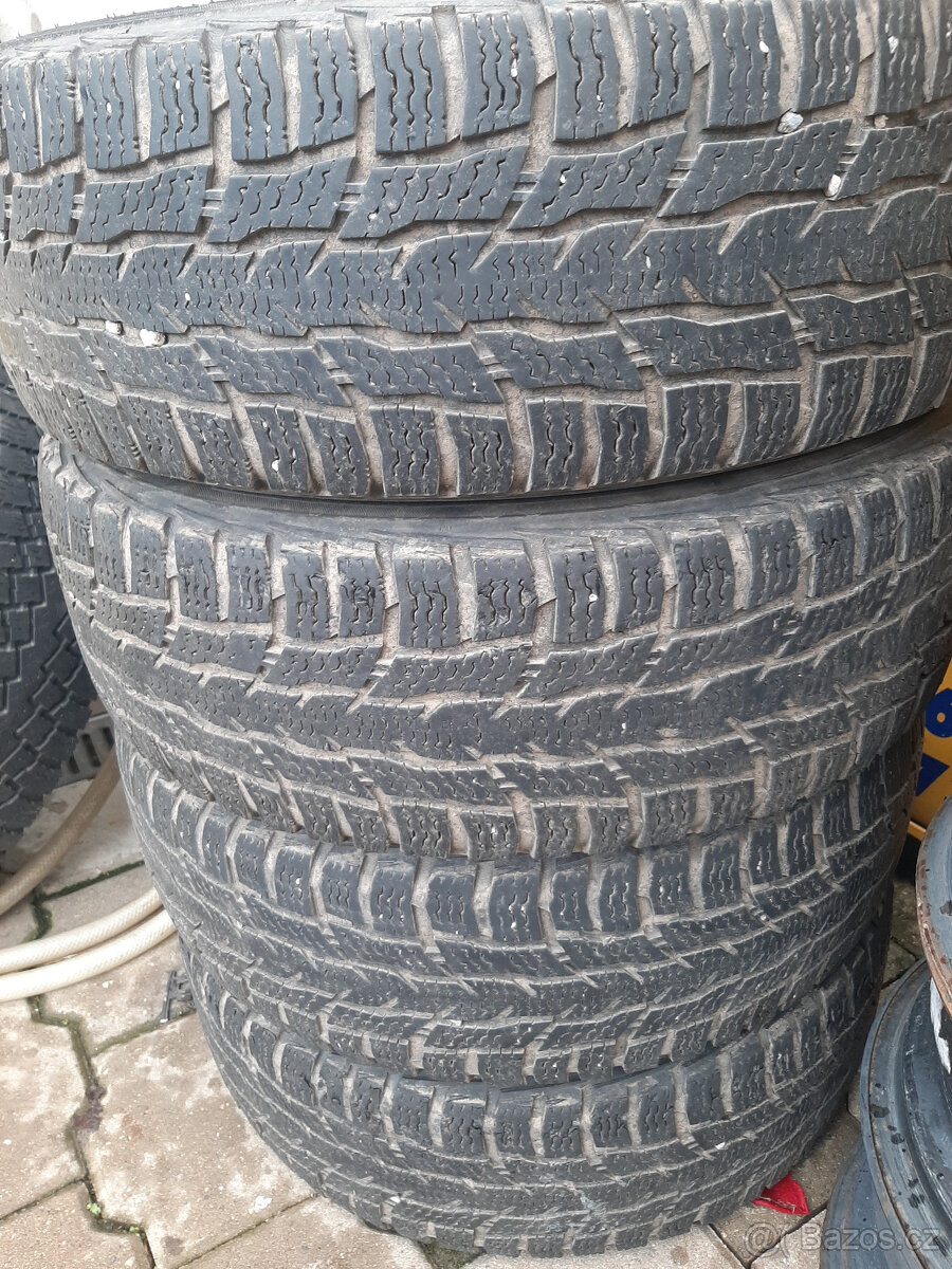 205/65/16 C Nokian WRC 3 107/105 T Zimní