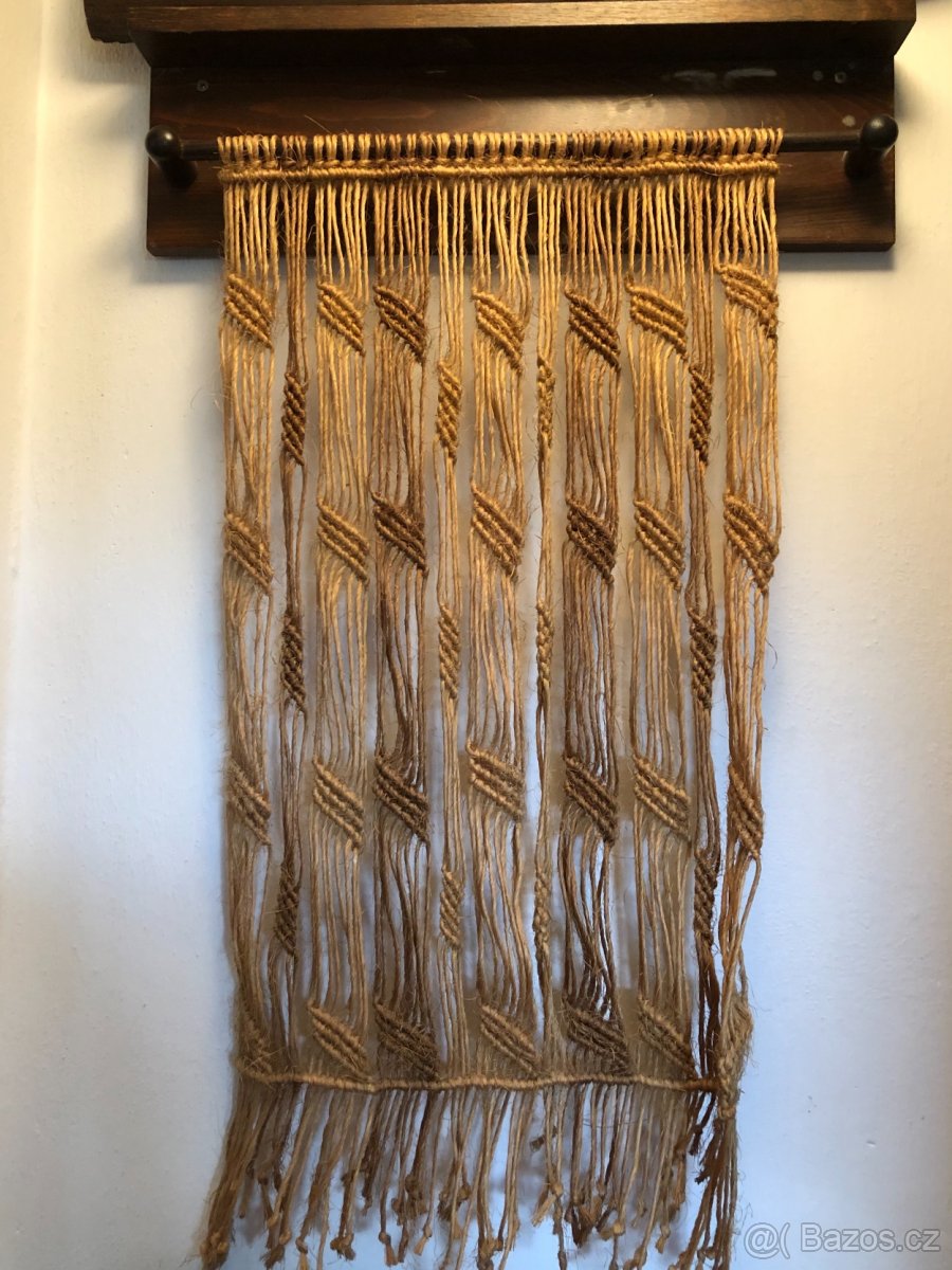 Retro drhaný závěs (macramé)