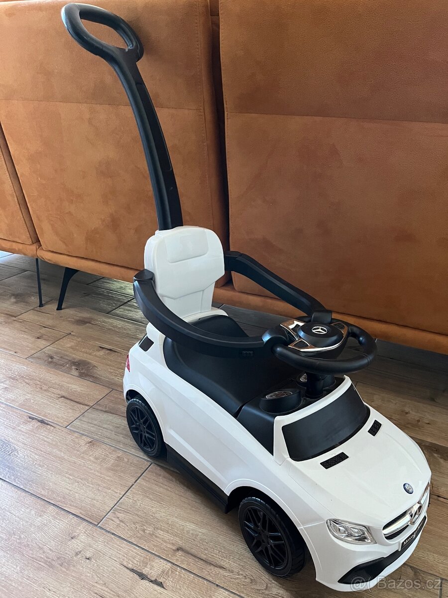 Odrážedla Mercedes s vodicí tyčí