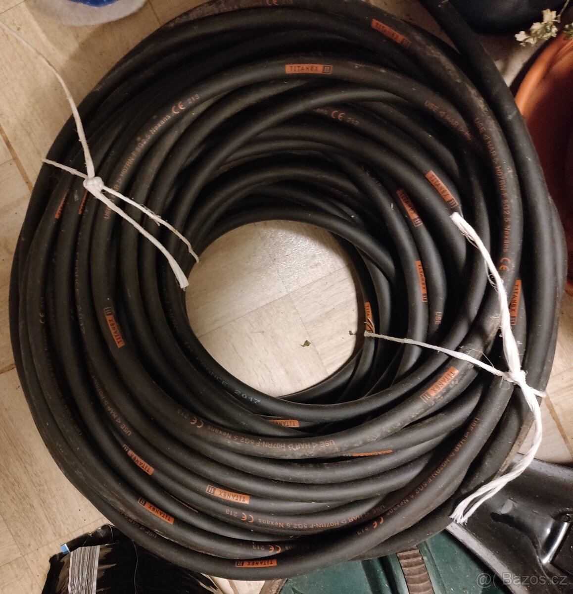 Nabízím 3 fázový kabel 5x2,5, 50 m, 2500,- Kč