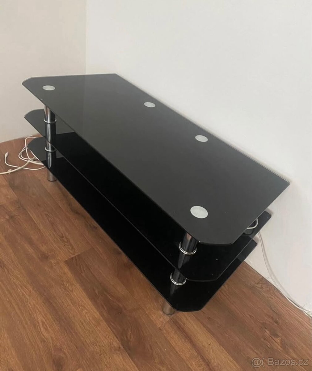 Tv stůl skleněný