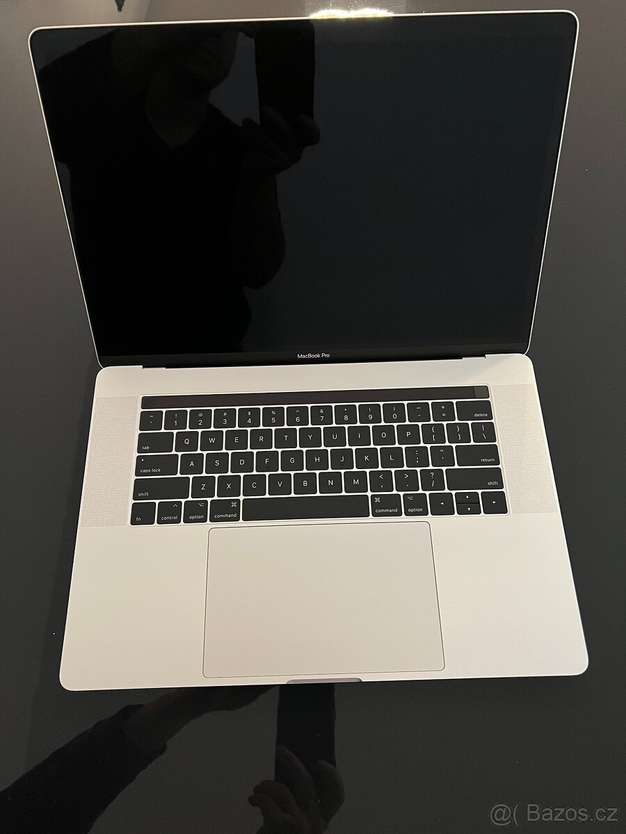 MacBook Pro 15, i7, 2017, 16GB RAM, 256 GB, TOP STAV
