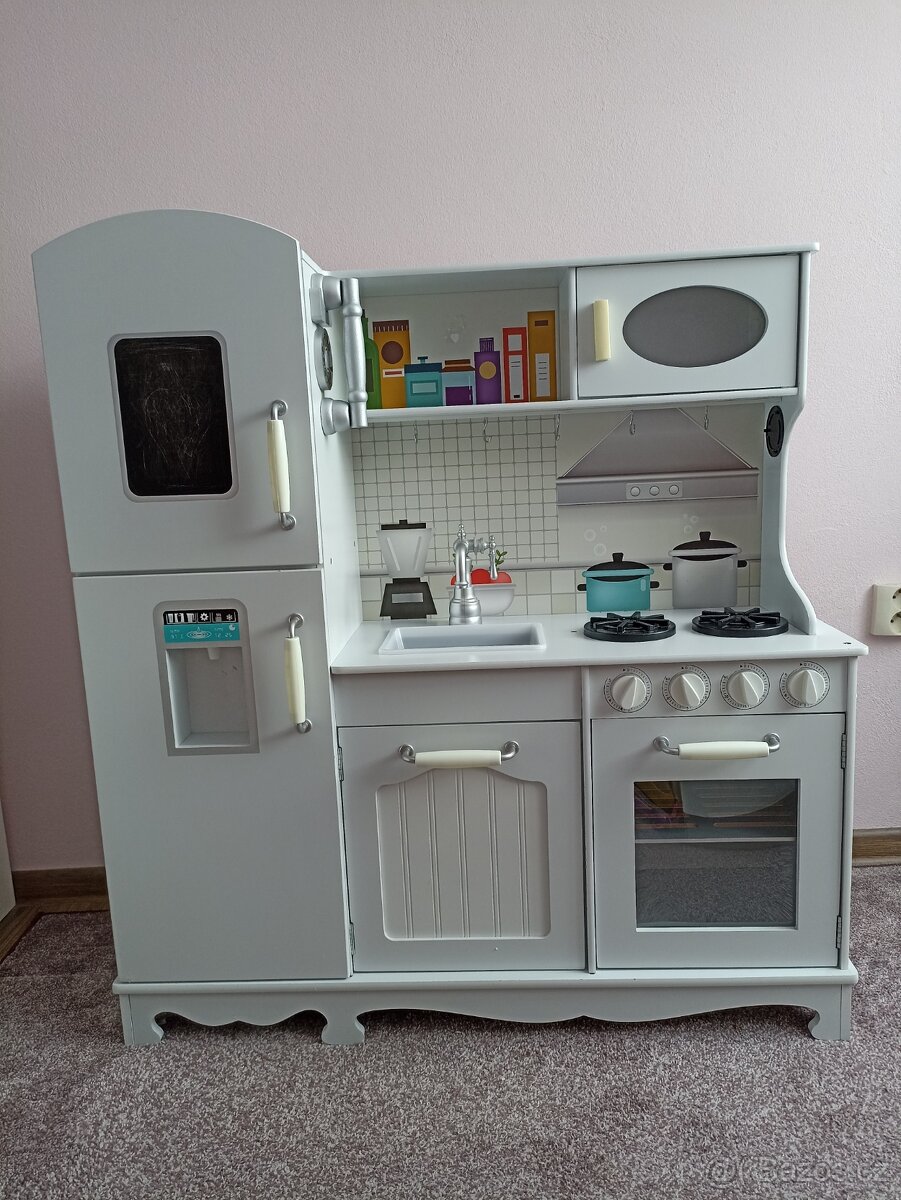 Dřevěná dětská kuchyňka