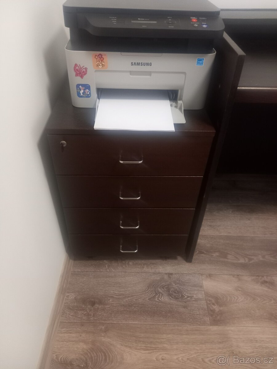 psací stůl s pojízdným kontejnerem