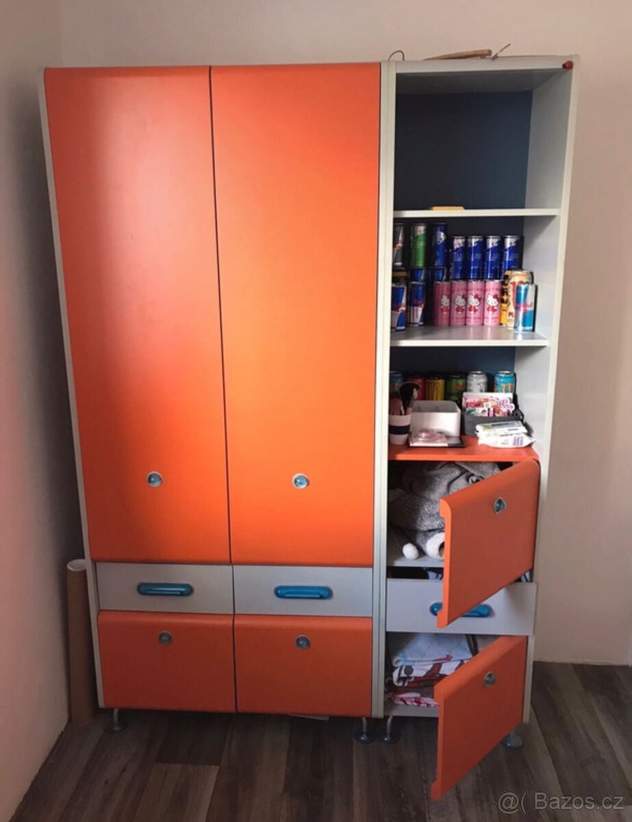 Sada nábytku capslock