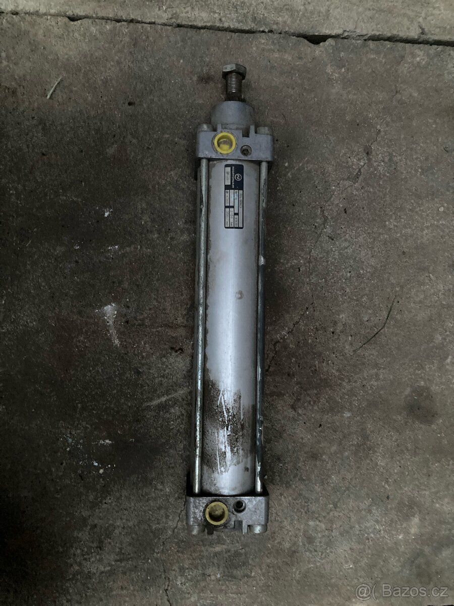 Prodám pneumatický válec