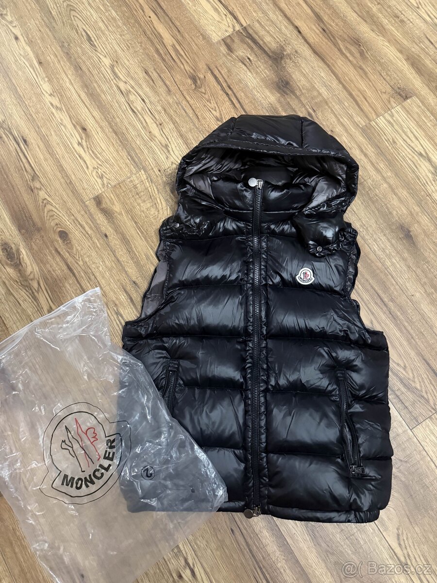 Vesta Moncler
