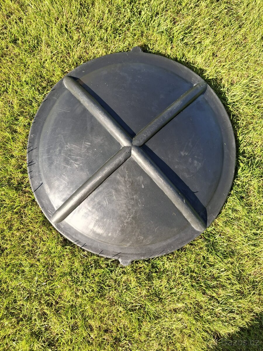 Plastový poklop - k retenční nádrži