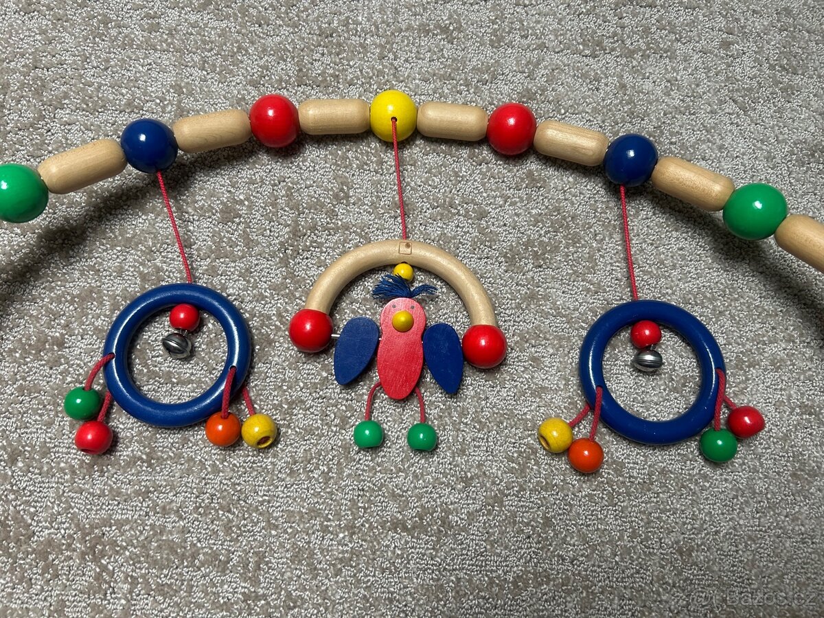 Kvalitní dřevěná hrazdička pro miminka