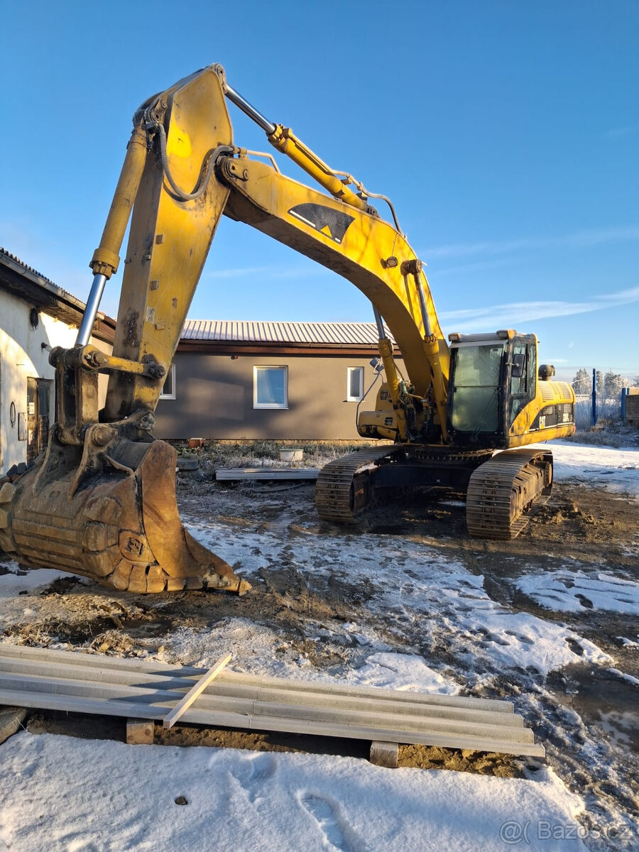 CAT 330C