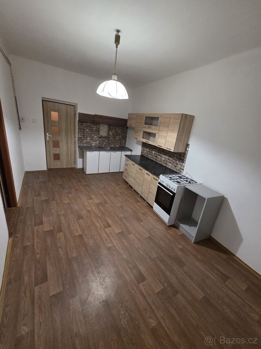 Pronájem bytu 2+1 v obci Černovice