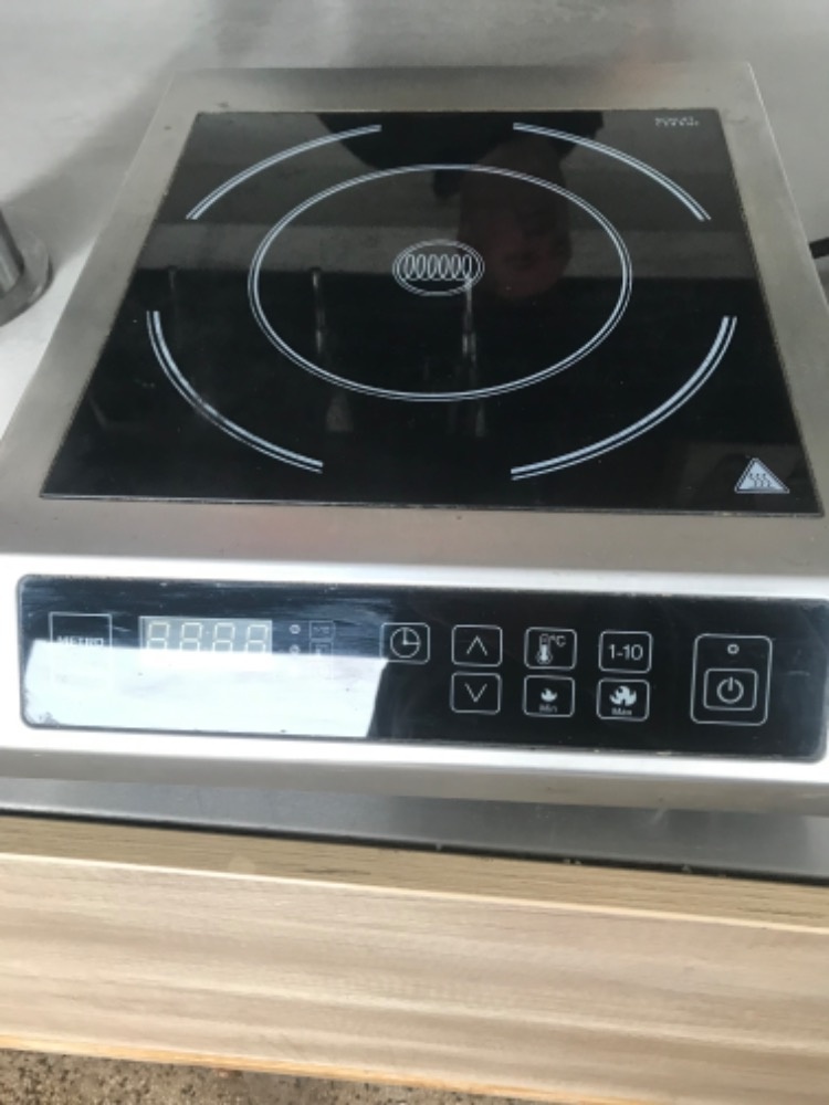 Odšťavňovač CARTER a indukční plotny