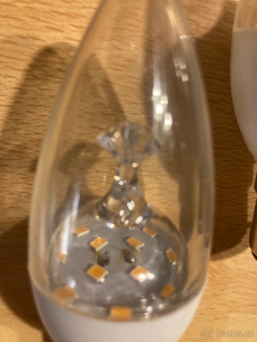Ozdobné LED žárovky svíčky, patice b22