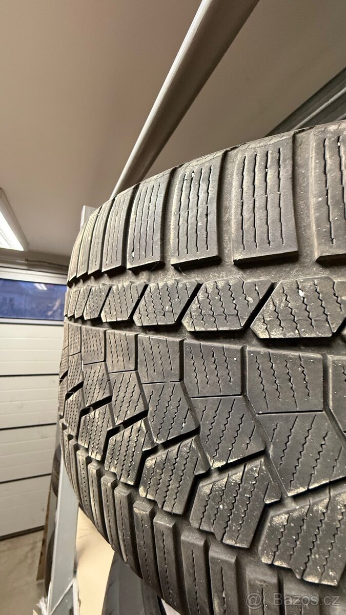 Pneu zimní 295/35 R21