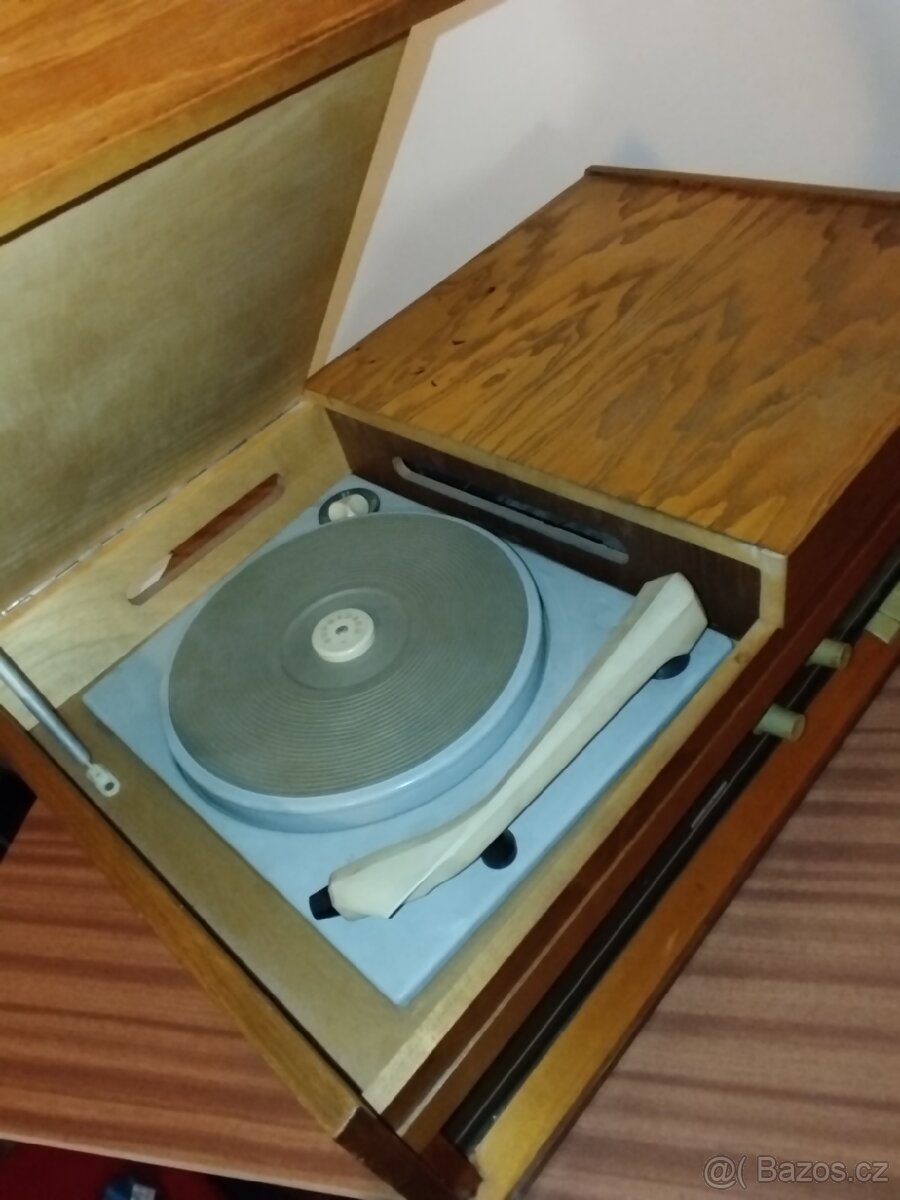 Audiovisual retro Hi-fi Lab equipment 3
