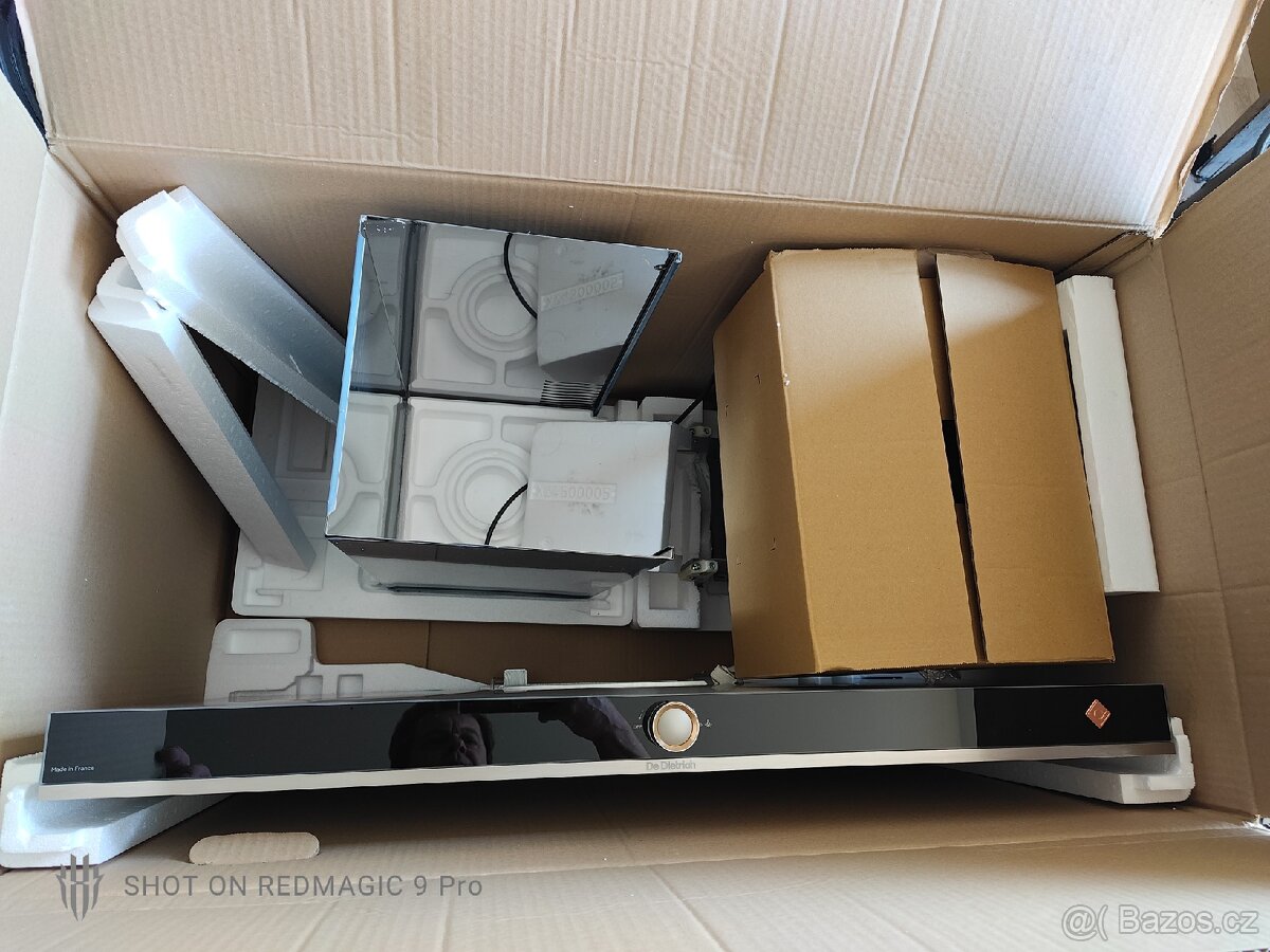 Nástěnná komínová digestoř De Dietrich DHB7952X