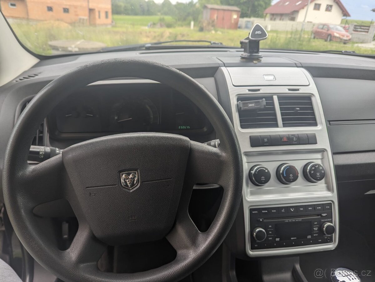 Dodge Journey na náhradní díly nebo opravu