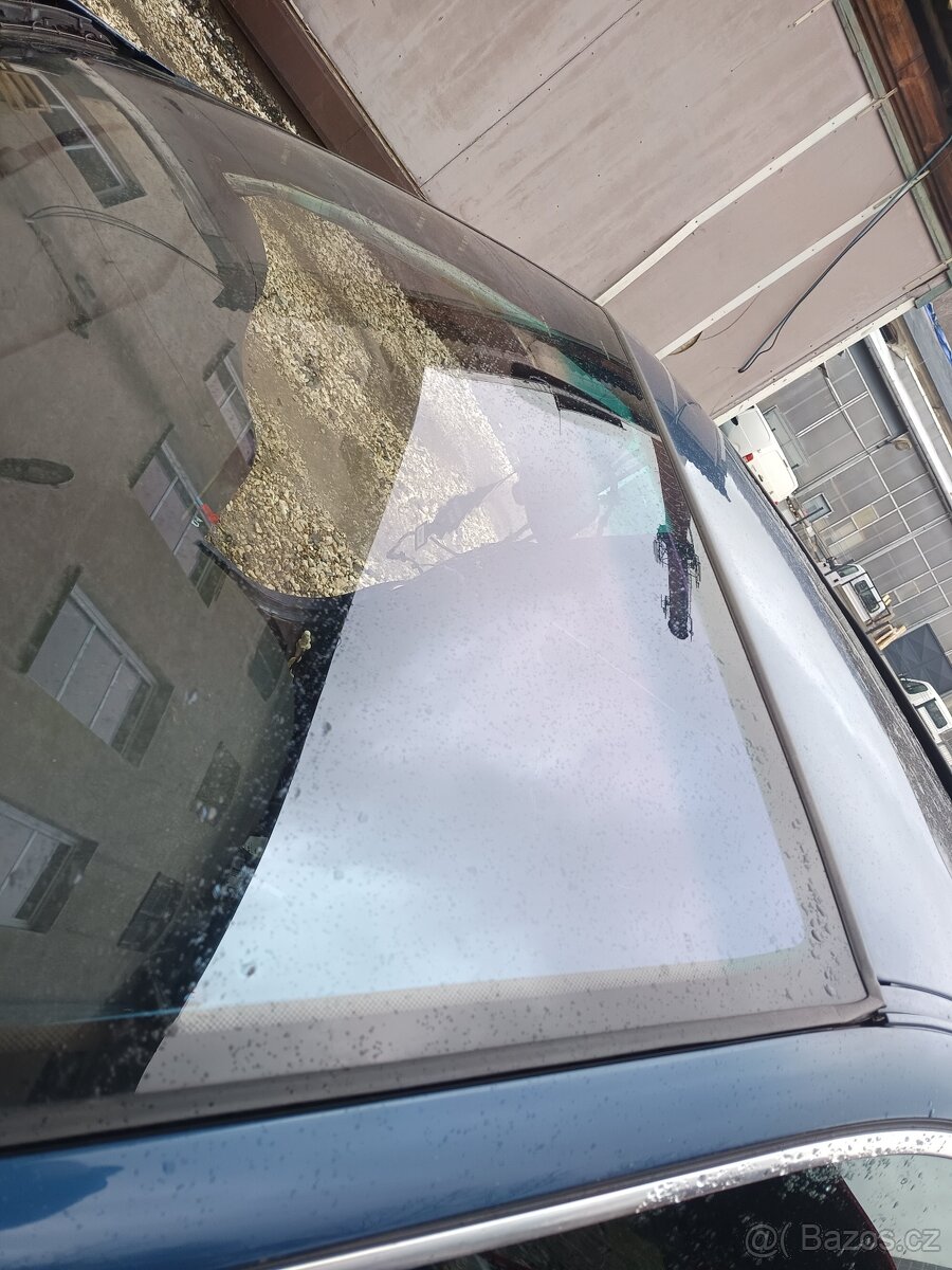 BMW E39 přední sklo BMW infra fialové