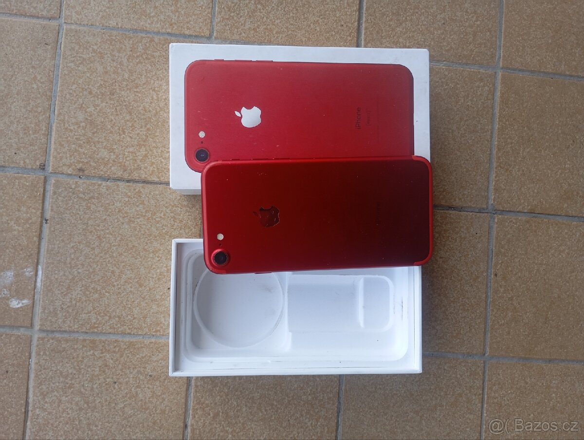 iPhone 7 červený