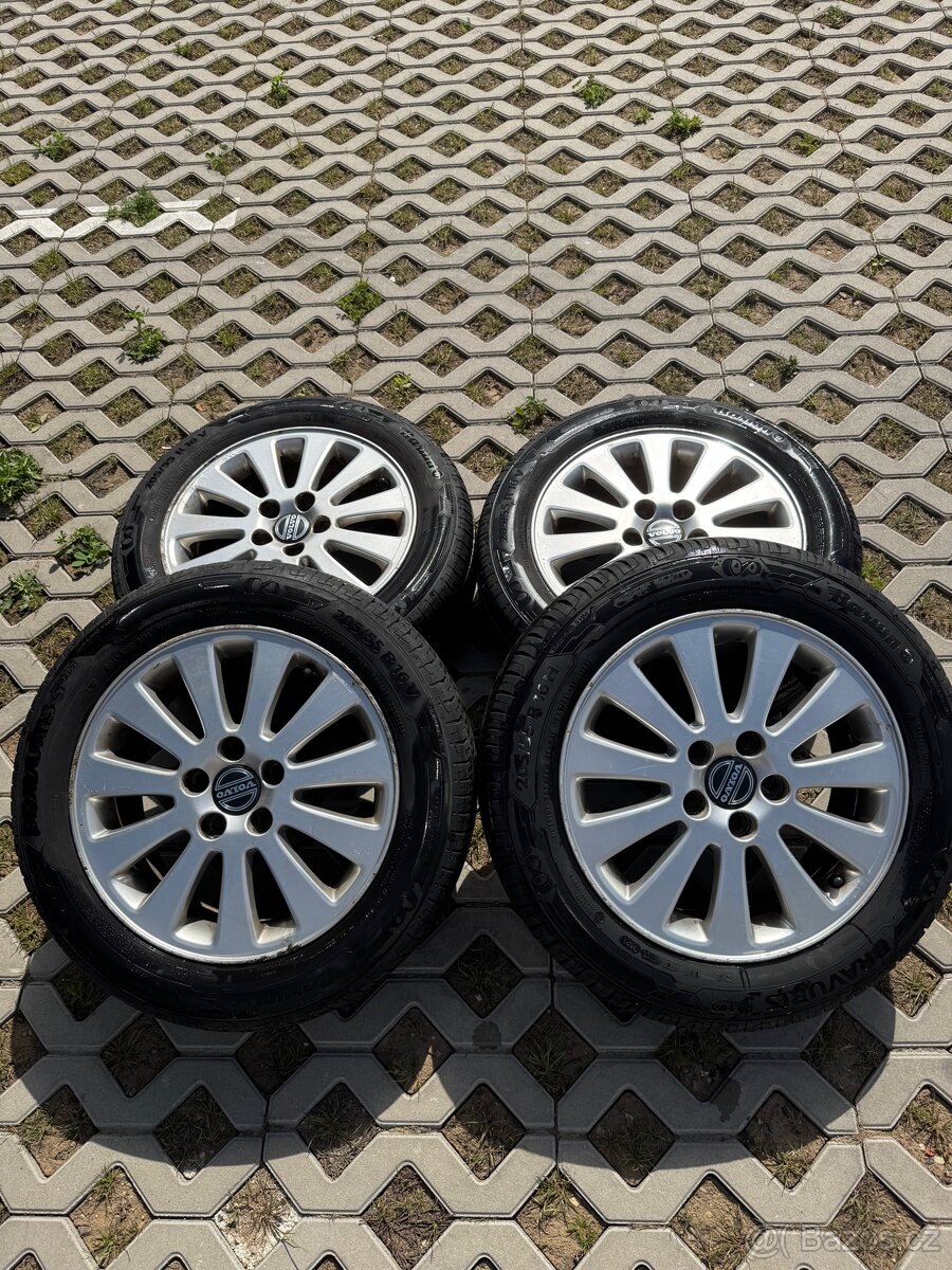 Sada 4x originální alu kola Volvo + letní pneu