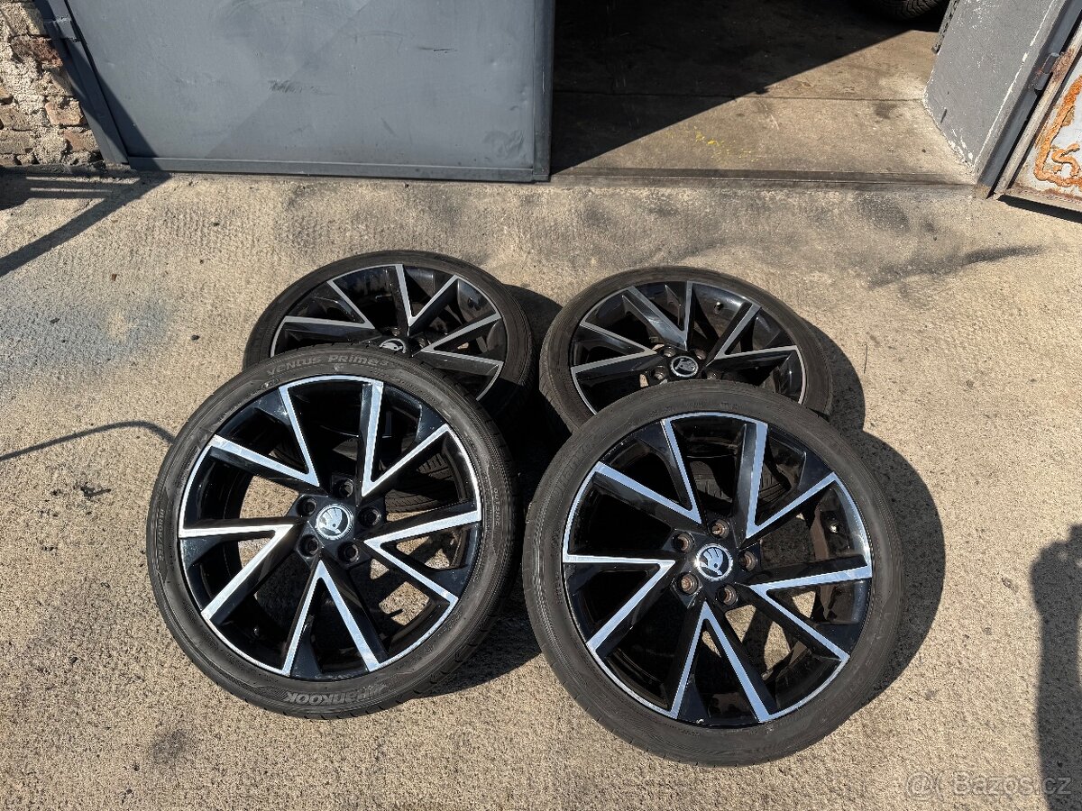 Škoda VEGA 7,0x18 5x112 ET51 - Lesklá černá
