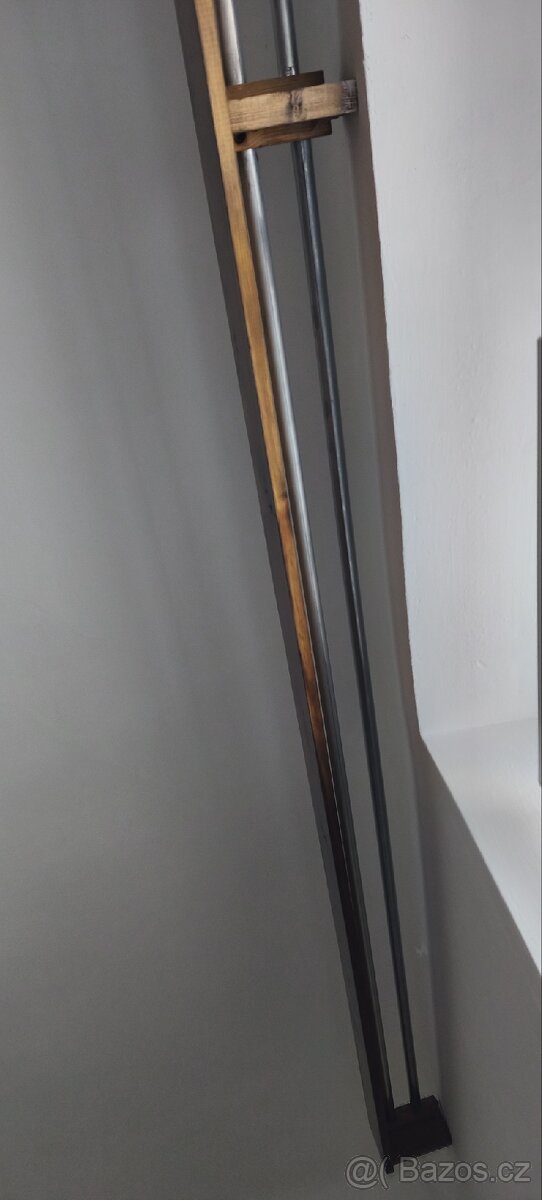 Prodám krásné nalakované garnýže 1x2m + 1x 4m.