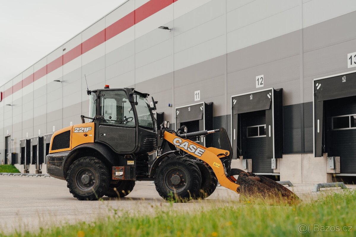 Kolový nakladač Case 221F – 1.488 Mth, 6.8t, Nová cena