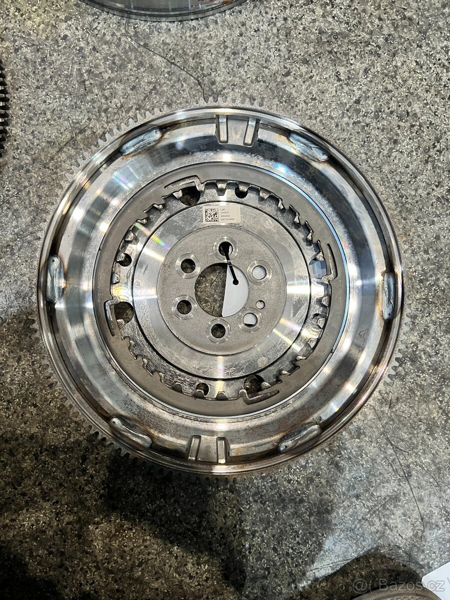 Dvouhmotový setrvačník DSG, 1.0 TFSI, 04C105266D