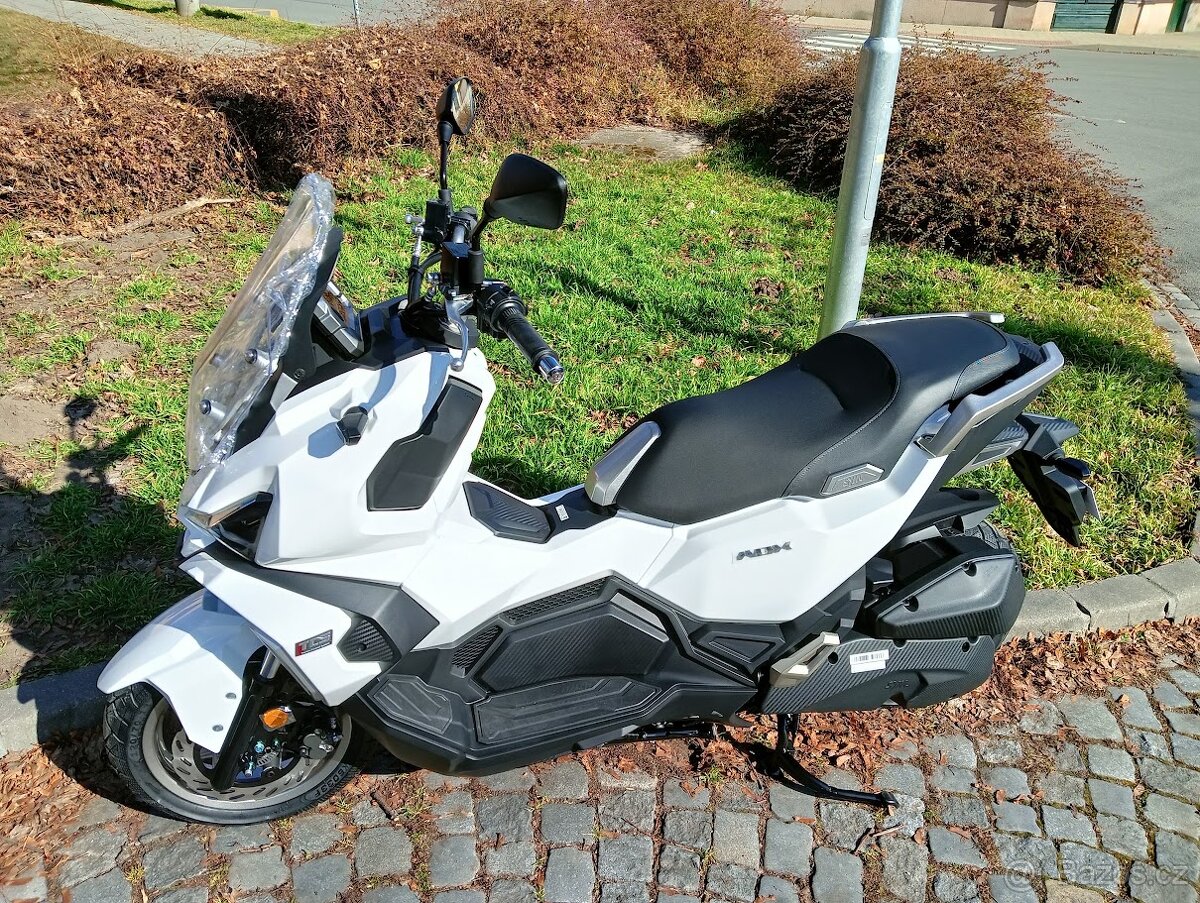 Skútr Sym ADX 125 L/C ABS