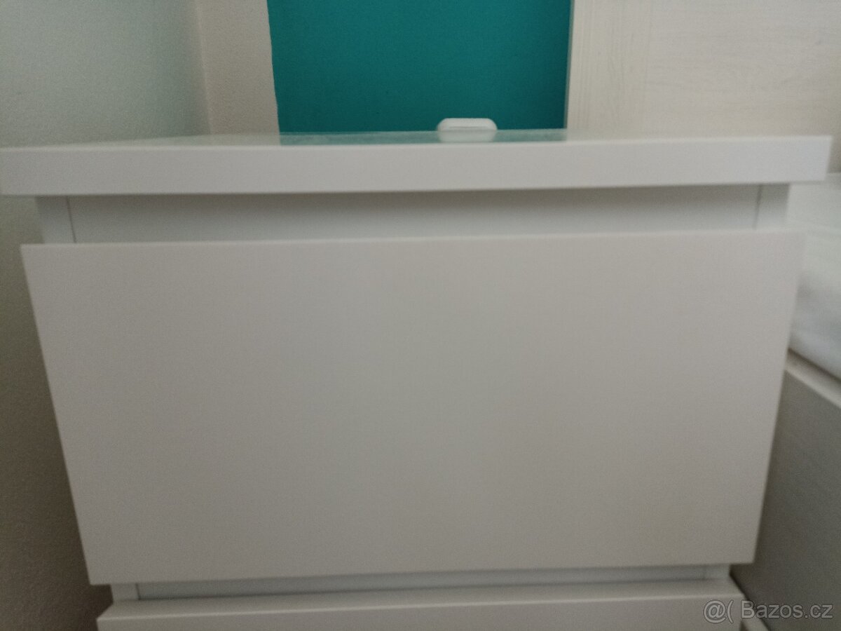 Noční stolek Ikea Malm