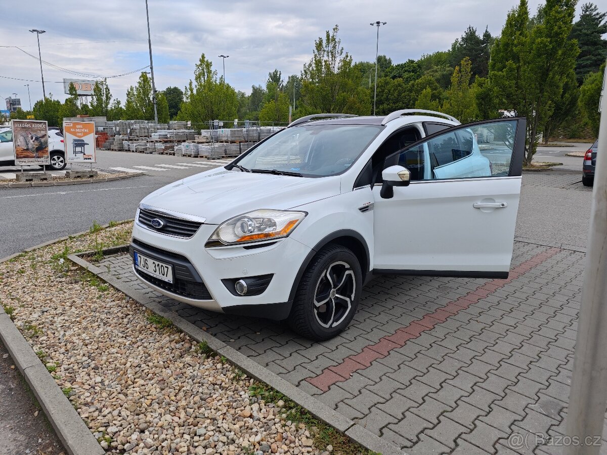 Ford Kuga 2.majitel servisní knížka 4x4