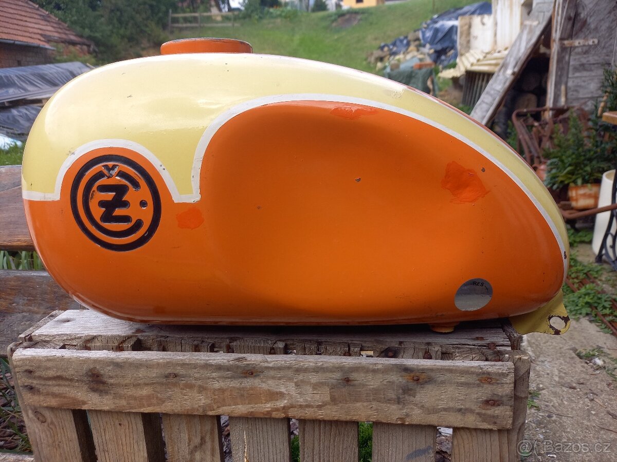 nádrž ČZ 250/988 Enduro