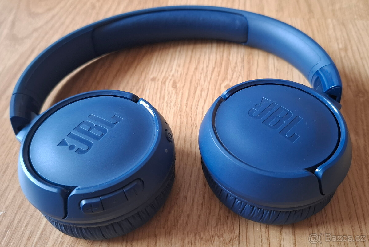 SLUCHÁTKA JBL TUNE 520BT modrá
