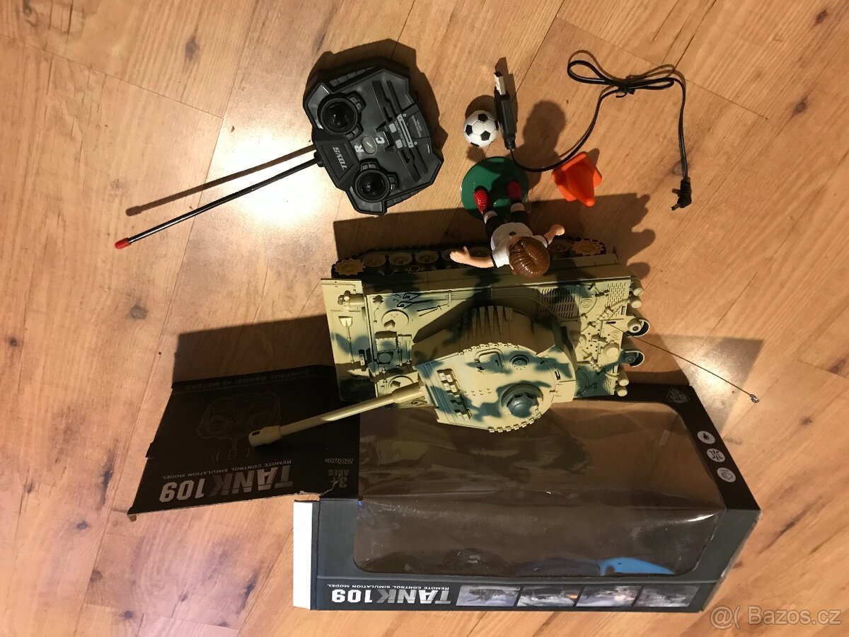 RC Tank - dálkové ovládání + figurka fotbalisty