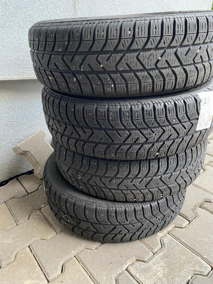 PIRELLI  175/65 R15  zimní pneu
