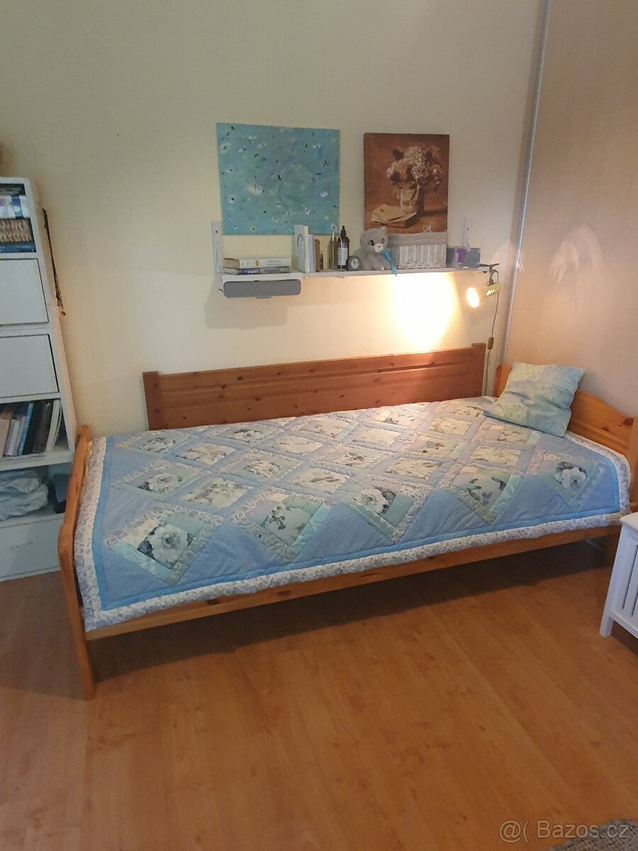 postel dřevěná