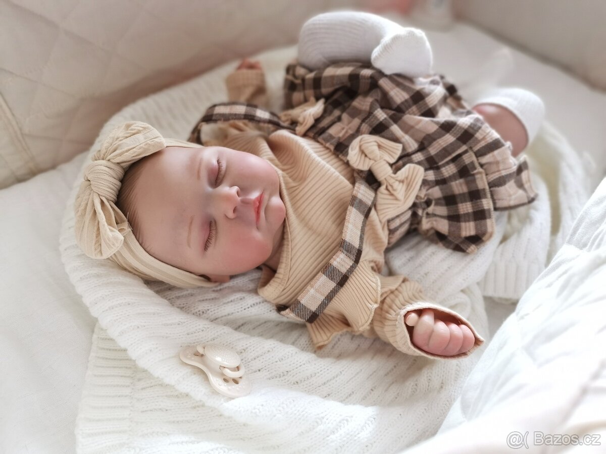 Krásná realistická holčička ( PEACHES )