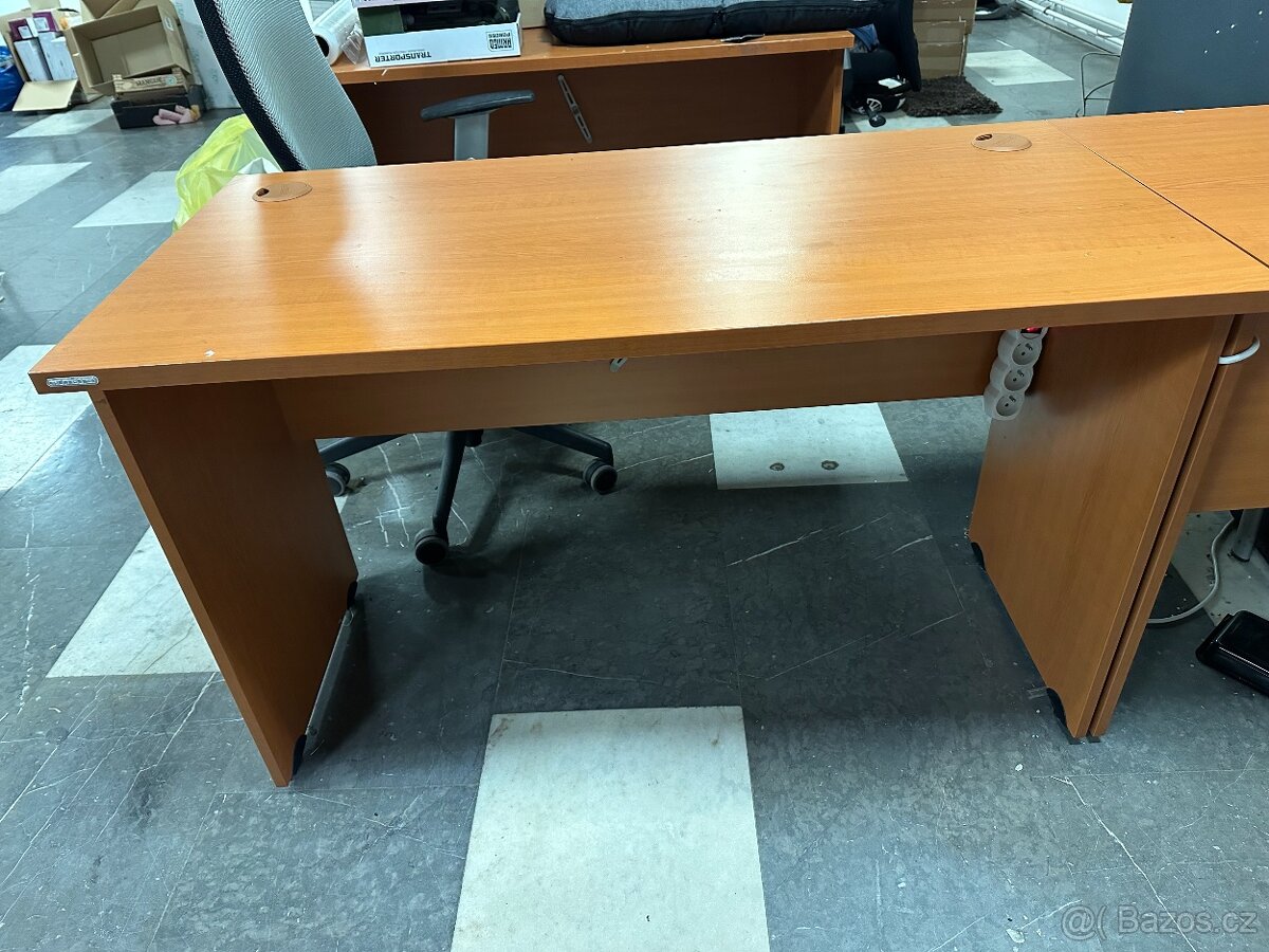 Pracovní stůl 120×60 - 2 000 Kč za 3 ks, 2 500 Kč za 4 ks, 4